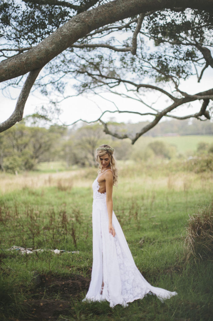 Este vestido de noiva, chamado 'Hollie', é da grife australiana  Grace Loves Lace e se tornou a peça mais popular da internet. Omodelo já foi marcado mais de 2,5 milhões (!!!) de vezes no Pinterest e custa aproximadamente R$ 4.652.