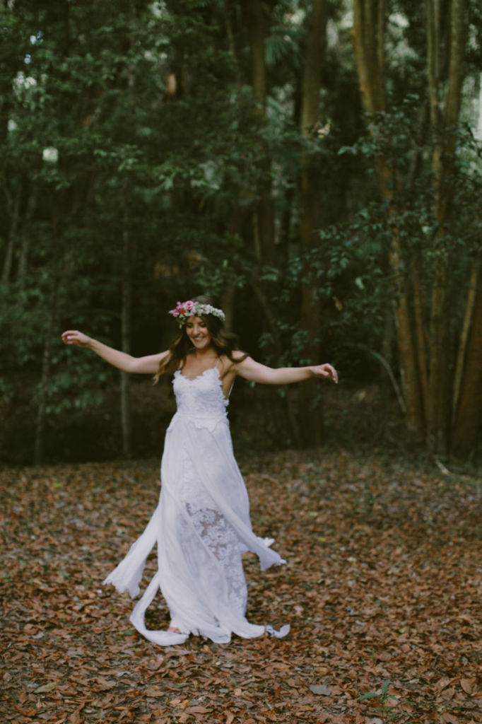 Este vestido de noiva, chamado 'Hollie', é da grife australiana  Grace Loves Lace e se tornou a peça mais popular da internet. Omodelo já foi marcado mais de 2,5 milhões (!!!) de vezes no Pinterest e custa aproximadamente R$ 4.652.