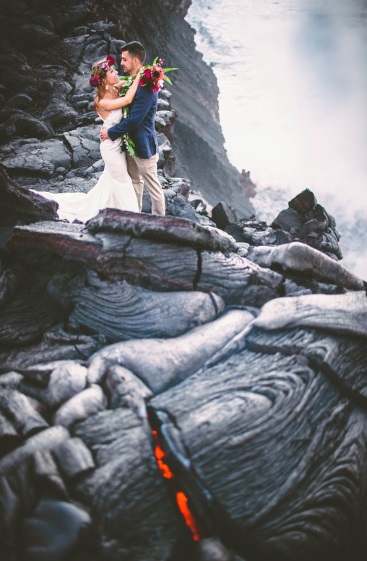 Lauren e Alex toparam a sugestão da fotógrafa Jenna Lee e posaram para ensaio de casamento no Kilauea, um dos vulcões ativos do Havaí. 