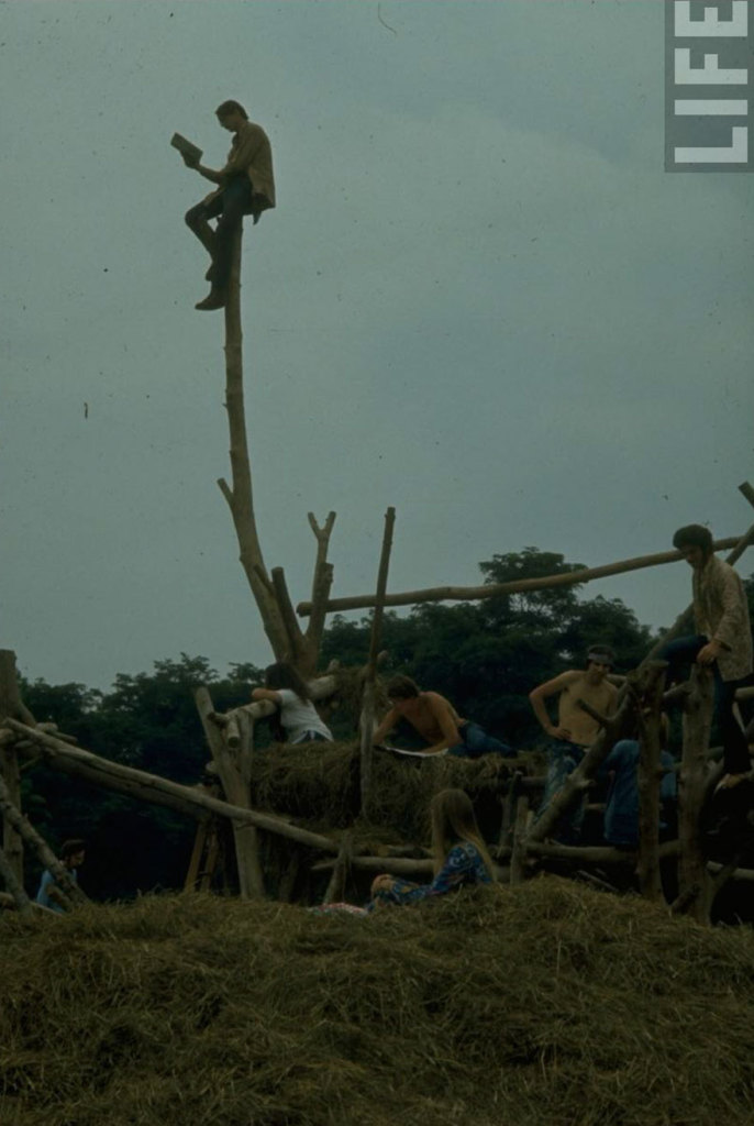 O site Bored Panda recuperou um ensaio que a extinta revista Life publicou sobre o lendário festival de Woodstock, nos Estados Unidos, em 1969