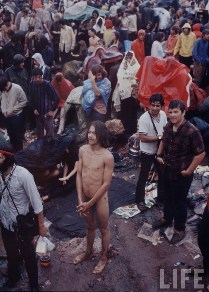 O site Bored Panda recuperou um ensaio que a extinta revista Life publicou sobre o lendário festival de Woodstock, nos Estados Unidos, em 1969