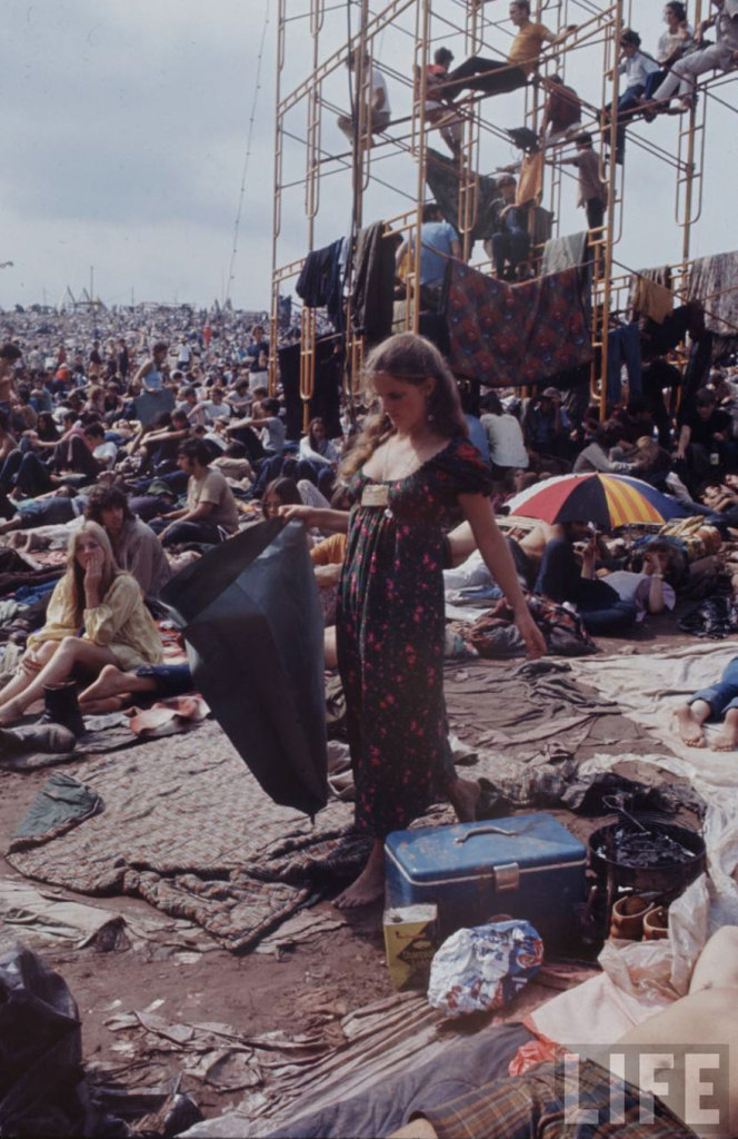 O site Bored Panda recuperou um ensaio que a extinta revista Life publicou sobre o lendário festival de Woodstock, nos Estados Unidos, em 1969