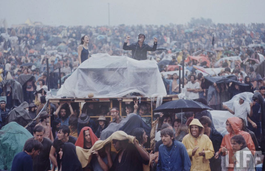 O site Bored Panda recuperou um ensaio que a extinta revista Life publicou sobre o lendário festival de Woodstock, nos Estados Unidos, em 1969