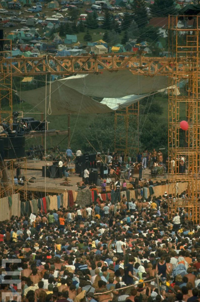 O site Bored Panda recuperou um ensaio que a extinta revista Life publicou sobre o lendário festival de Woodstock, nos Estados Unidos, em 1969