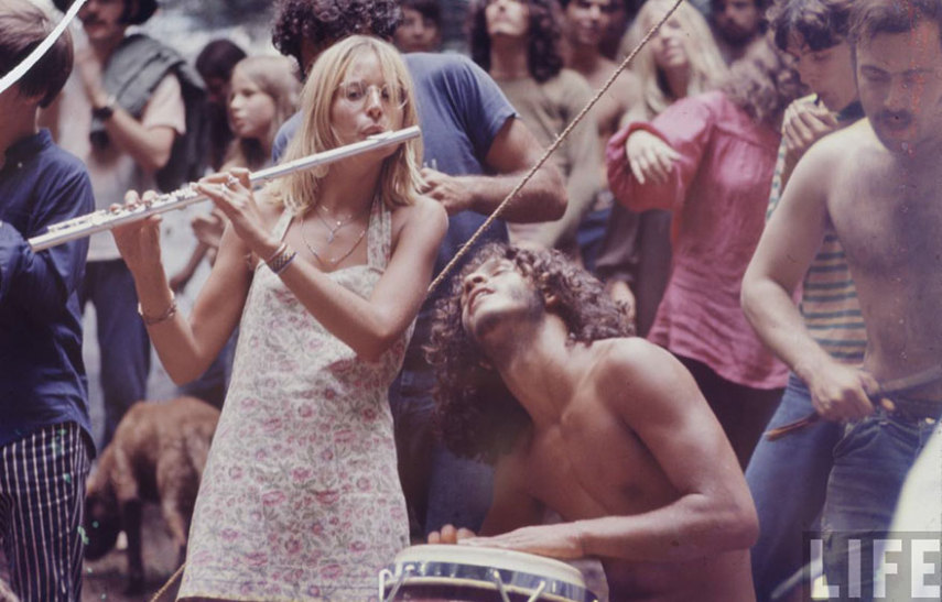 O site Bored Panda recuperou um ensaio que a extinta revista Life publicou sobre o lendário festival de Woodstock, nos Estados Unidos, em 1969