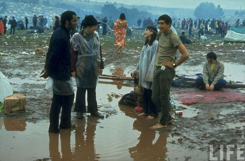 O site Bored Panda recuperou um ensaio que a extinta revista Life publicou sobre o lendário festival de Woodstock, nos Estados Unidos, em 1969