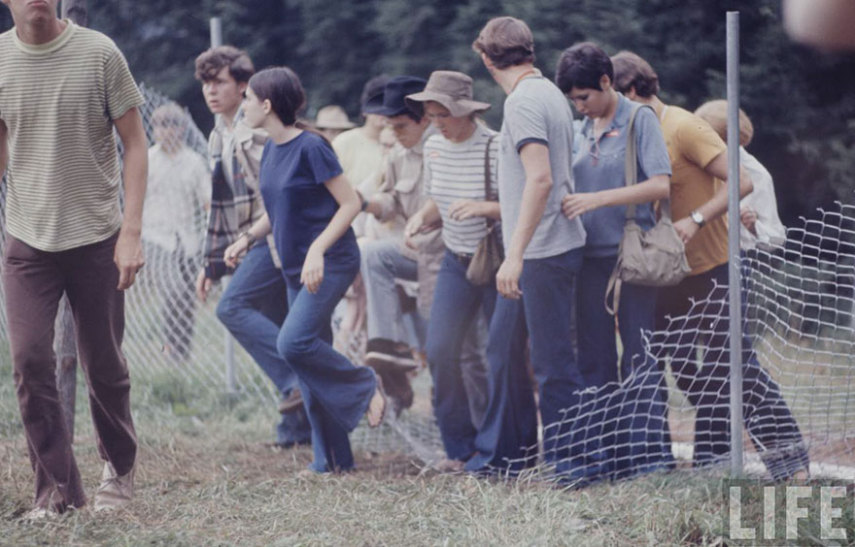 O site Bored Panda recuperou um ensaio que a extinta revista Life publicou sobre o lendário festival de Woodstock, nos Estados Unidos, em 1969