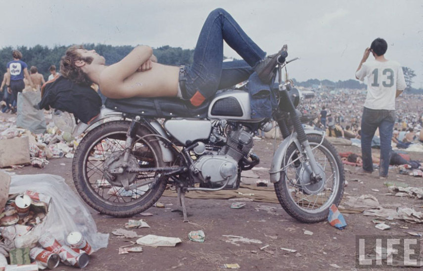 O site Bored Panda recuperou um ensaio que a extinta revista Life publicou sobre o lendário festival de Woodstock, nos Estados Unidos, em 1969