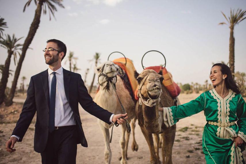 Destination wedding é quando os noivos escolhem uma cidade diferente da que vivem para realizar a cerimônia de casamento. Geralmente, é para poucas pessoas, apenas família e amigos mais próximos. Algumas pessoas preferem algo ainda mais intimista: só o noivo e a noiva