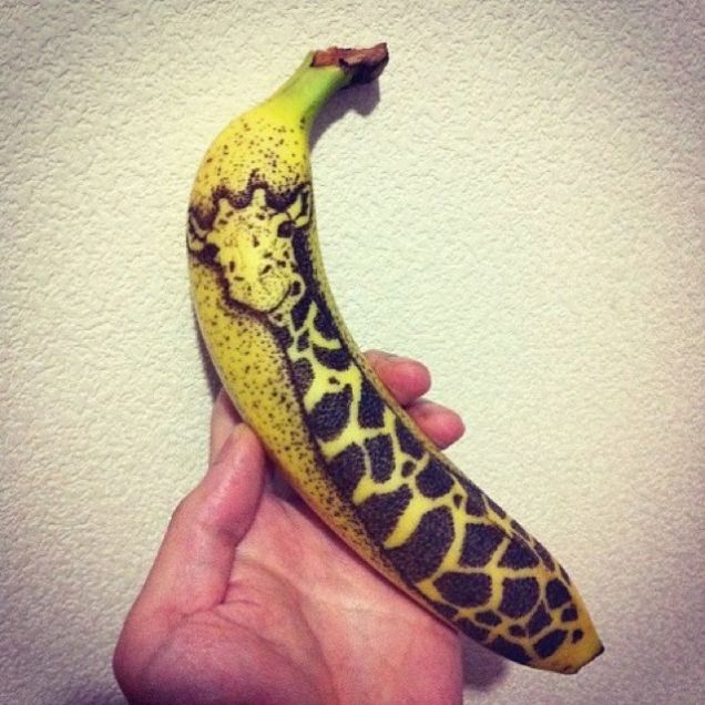 Tatuagens em bananas deixam japonês famoso