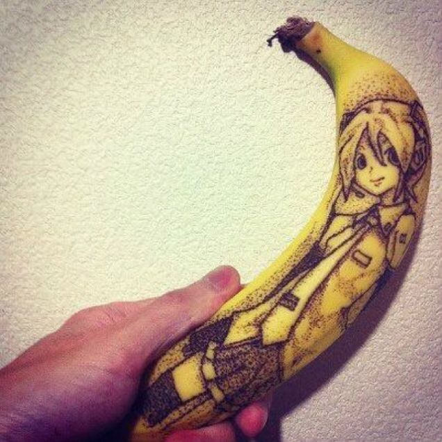 Tatuagens em bananas deixam japonês famoso