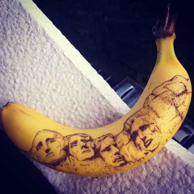 Tatuagens em bananas deixam japonês famoso