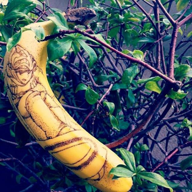 Tatuagens em bananas deixam japonês famoso