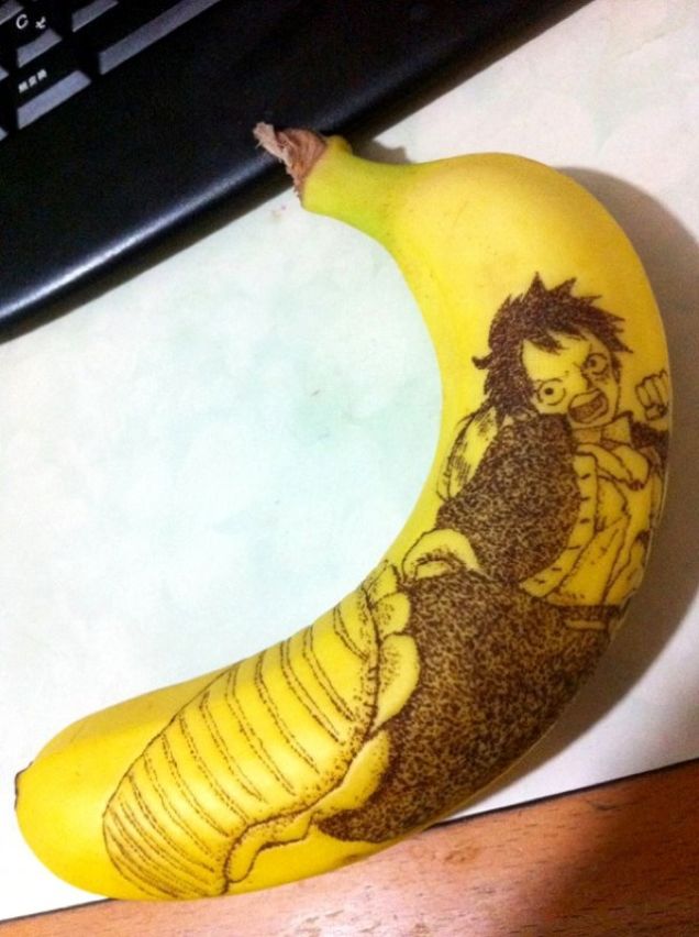 Tatuagens em bananas deixam japonês famoso