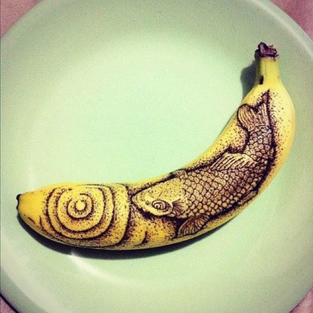 Tatuagens em bananas deixam japonês famoso