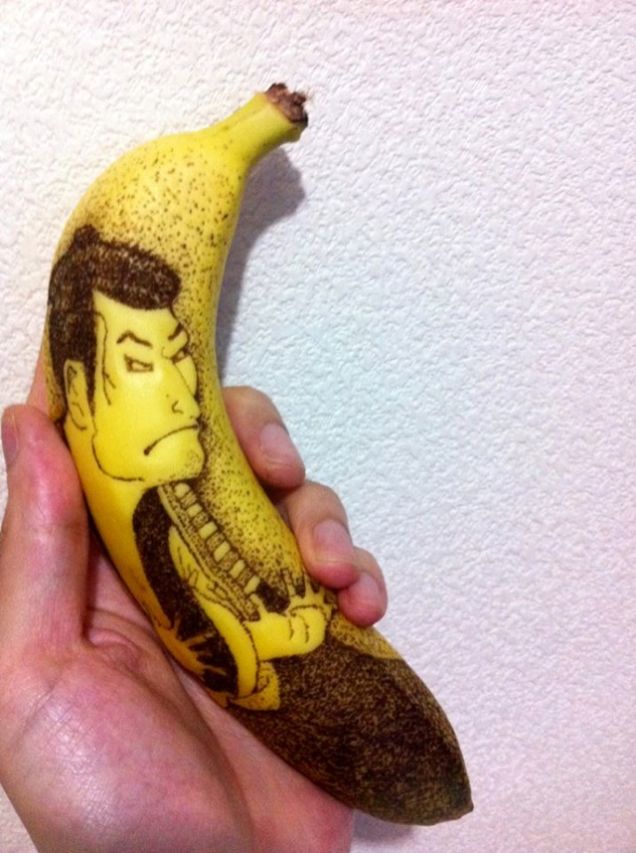 Tatuagens em bananas deixam japonês famoso