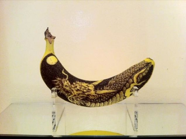 Tatuagens em bananas deixam japonês famoso