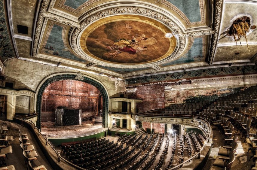 O teatro viveu dias de glória em 1928, quando se tornou parte do projeto Radio-Keith-Orpheum, a RKO, companhia de filmes e distribuição de Hollywood. Em 1962, o prédio foi vendido e transformado em um grande depósito por uma companhia de tabaco. O teatro continua vazio.