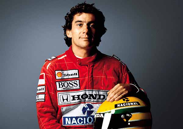O piloto de F1 morreu aos 34 anos, como resultado de uma colisão entre seu carro e uma barreira de concreto, enquanto participava do Grande Prêmio de San Marino, no Autódromo Enzo e Dino Ferrari, em Ímola, na Itália