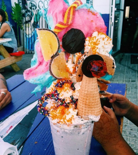 A doceria Coney Waffle, que vende muitos doces gigantescos, fica em Belmar, um distrito localizado no estado americano de New Jersey