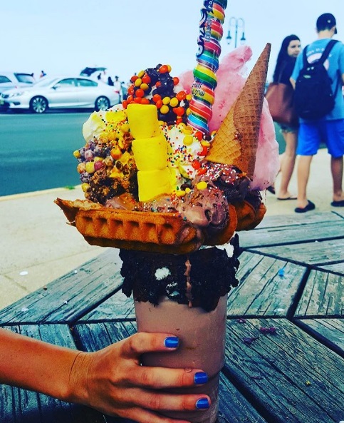 A doceria Coney Waffle, que vende muitos doces gigantescos, fica em Belmar, um distrito localizado no estado americano de New Jersey