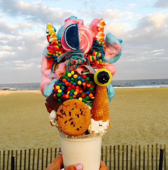 A doceria Coney Waffle, que vende muitos doces gigantescos, fica em Belmar, um distrito localizado no estado americano de New Jersey