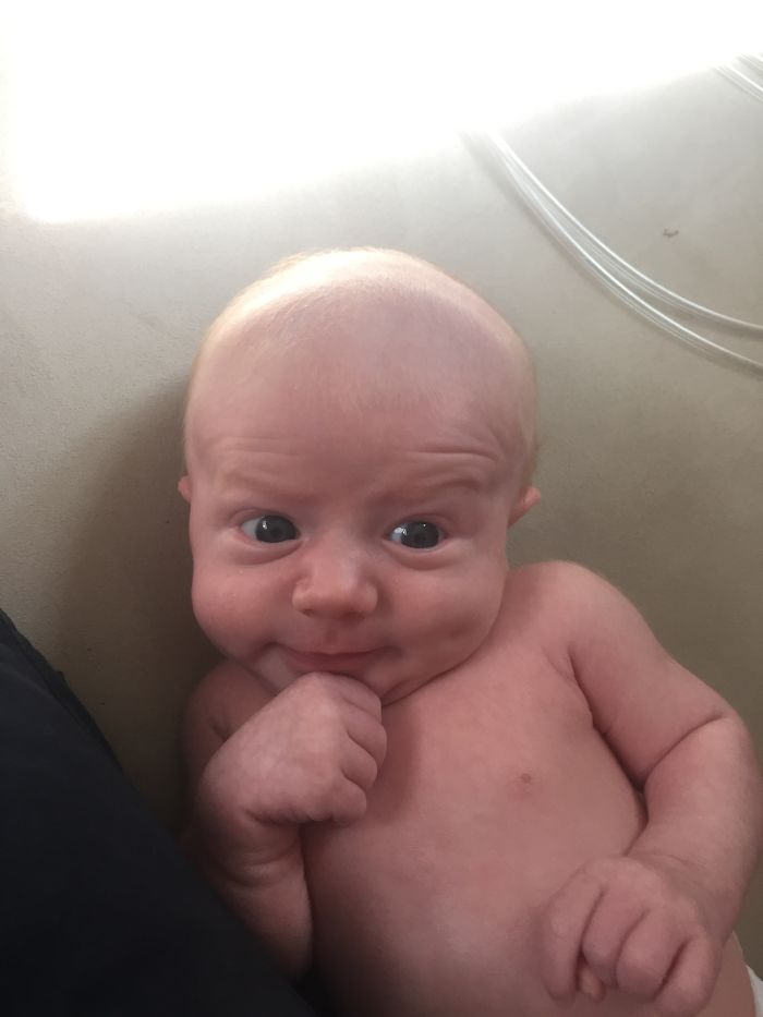 O filho de Molly Mikos faz as caretas mais expressivas de todas