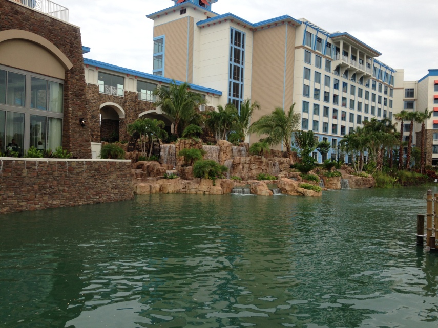 Ponto do táxi aquático do Loews Sapphire Falls Resort