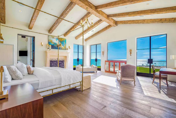 A casa fica em Zuma Beach, em Malibu