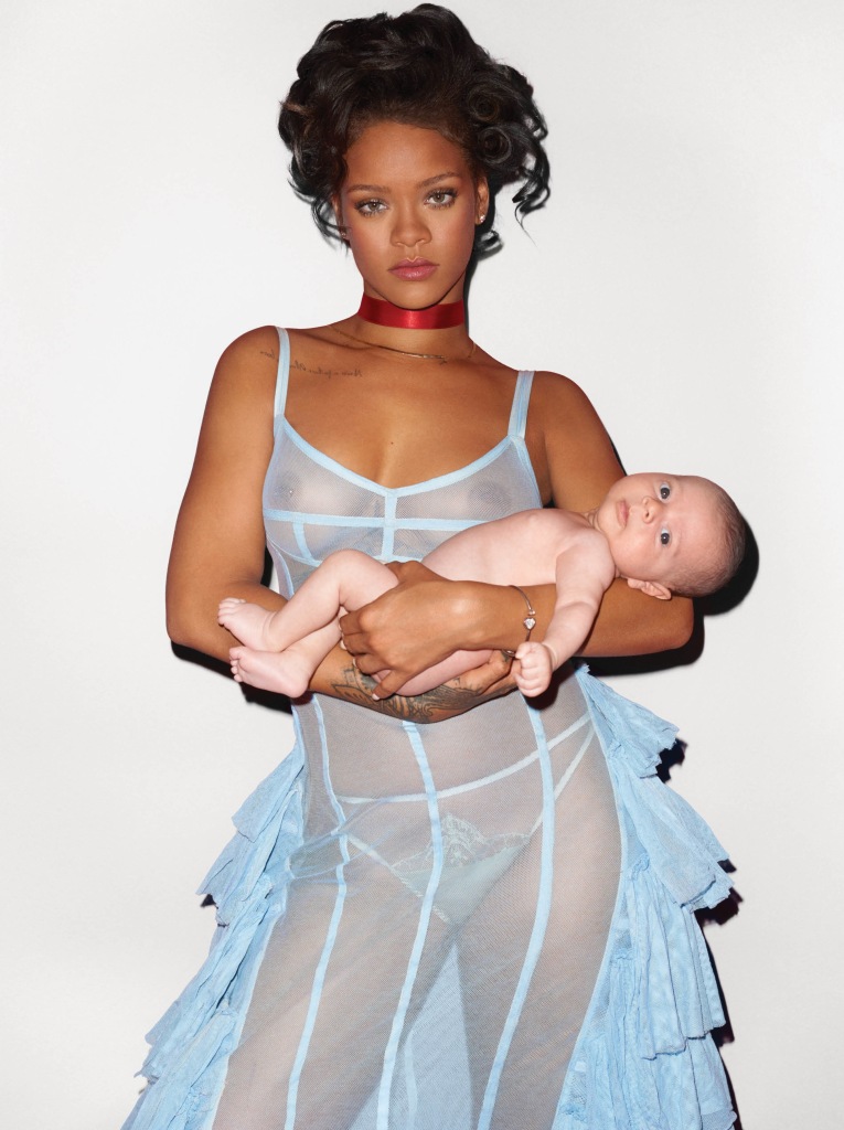 Rihanna está na edição de setembro da CR Fashion Book. A cantora aparece no ensaio com muita inspiração em Maria Antonieta
