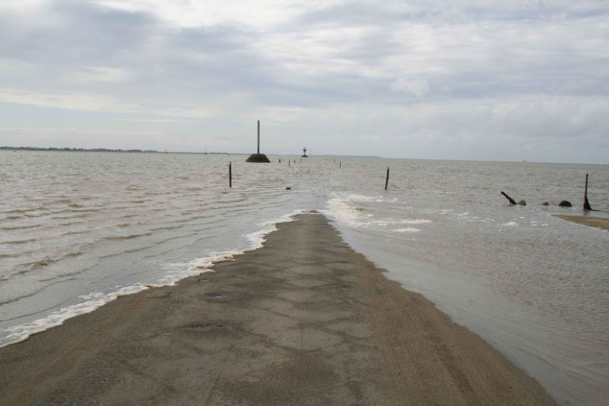 A estrada Passage du Gois liga o Golfo do Burnёf a ilha de Noirmoutier