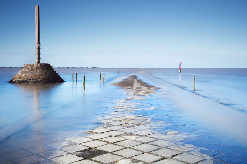 A estrada Passage du Gois liga o Golfo do Burnёf a ilha de Noirmoutier