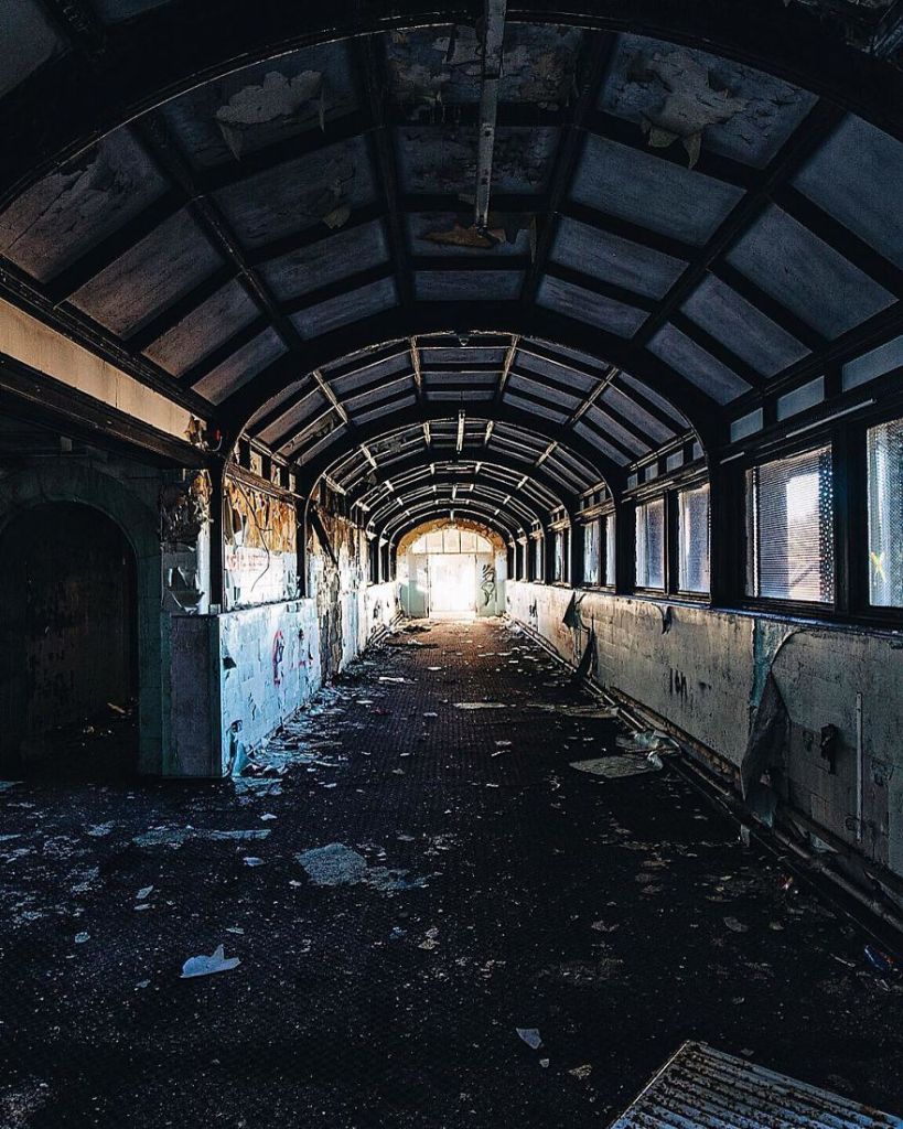 O fotógrafo inglês Simon Yeung é o dono do conta de Instagram @irnmonkey, que reúne lugares incríveis e abandonados
