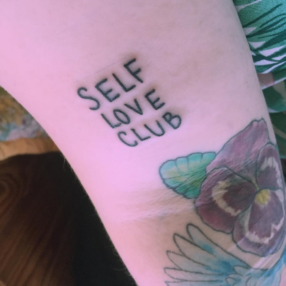 A ideia do Self Love Club  (Clube do Amor Próprio) é da artista Frances Cannon