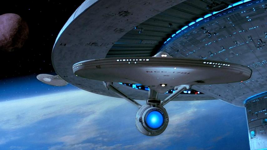 O sucesso na TV, com as reprises, levou a Paramount Pictures a perceber o filão da franquia. Antes, os fãs já haviam lotado a rede NBC de cartas impedindo que a série acabasse na primeira temporada e levando até a terceira.