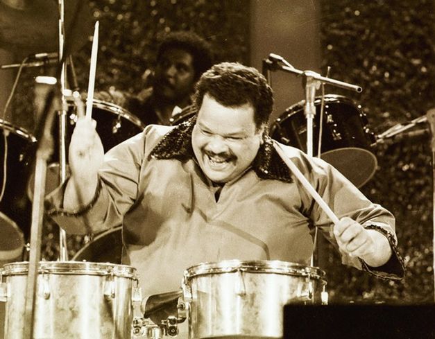 Tim Maia toca bateria
