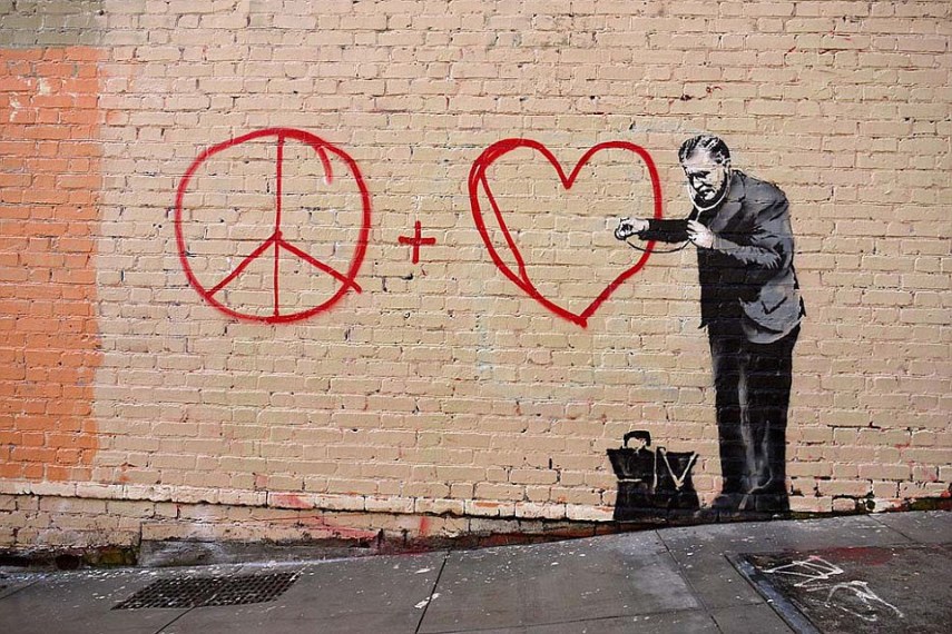 Murais de Banksy na cidade em 2010, logo depois de shows do Massive Attack por lá