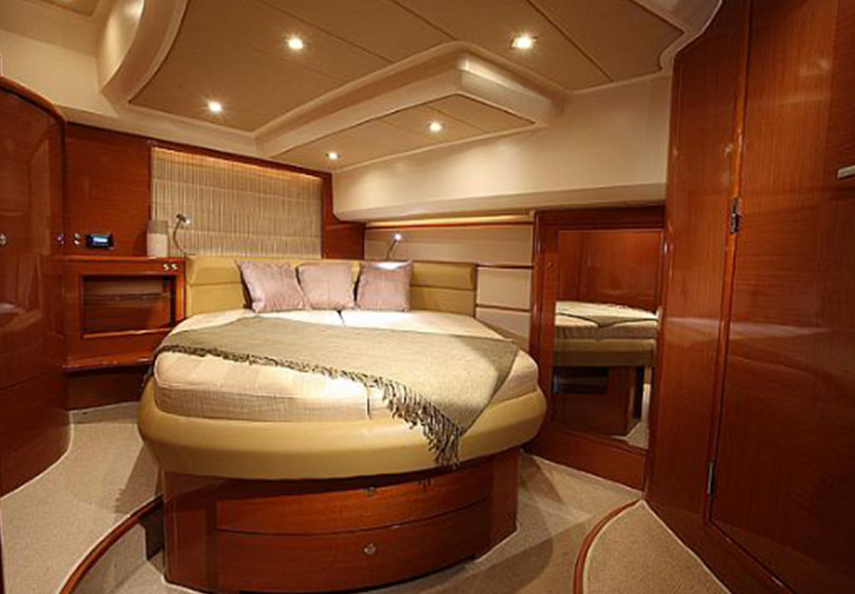 Iate de luxo que fica em Port Solento, também na Inglaterra. Tem três cabines, capacidade para seis pessoas e a diária custa 550 libras (R$ 2.381)