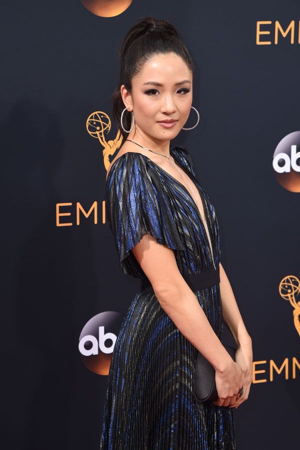 Em 2016, Constance Wu também apostou em rabo de cavalo.