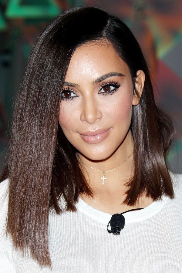 Kim Kardashian, em 2016, ressurge com cabelo liso em corte reto