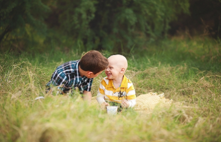 Projeto nos Estados Unidos reúne fotógrafos voluntários para registrar momentos divertidos entre crianças em tratamento contra o câncer e suas famílias. Lindo! <3