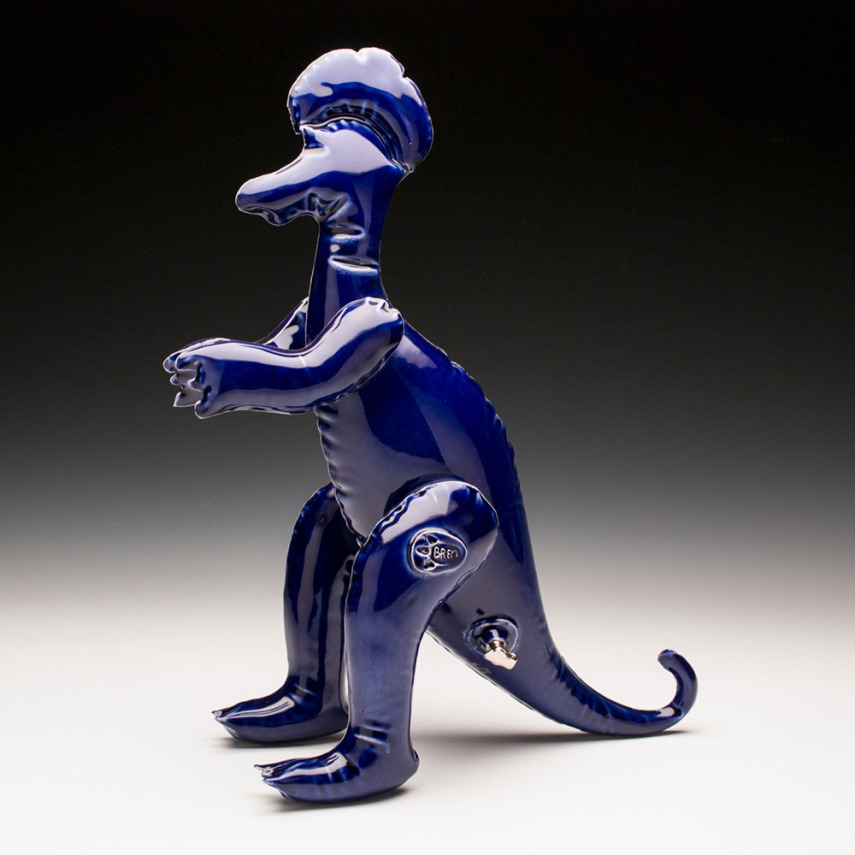 Brett Kern cria dinossauros de cerâmica que parecem infláveis