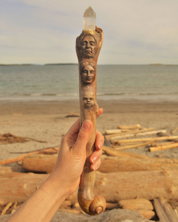 Canadense faz esculturas com troncos e elementos da natureza