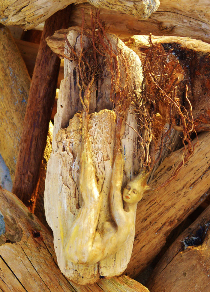 Canadense faz esculturas com troncos e elementos da natureza