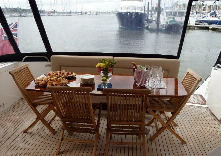 Hamble-le-Rice, na Inglaterra, é onde fica este iate que tem capacidade para seis pessoas com diária a 650 libras (R$2.827)