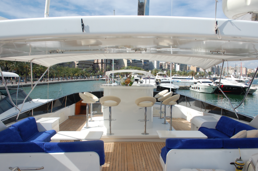 O mais caro aluguel da plataforma é este “super iate” que fica na ilha de Mallorca, na Espanha. Tem espaço para 10 pessoas divididas em cinco cabines luxuosas. A diária é de 2.362 libras (R$ 10,251)