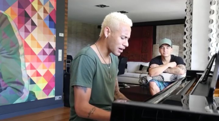 Neymar toca a sua nova música, "Yo Necesito"