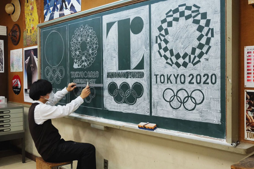 O professor Hirotaka Hamasaki cria desenhos incríveis nas lousas de suas salas de aula