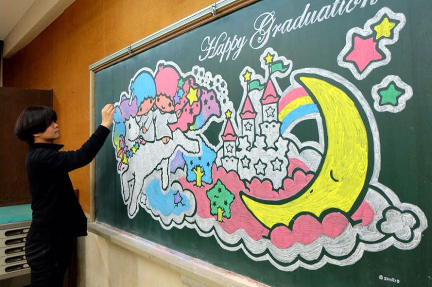 O professor Hirotaka Hamasaki cria desenhos incríveis nas lousas de suas salas de aula