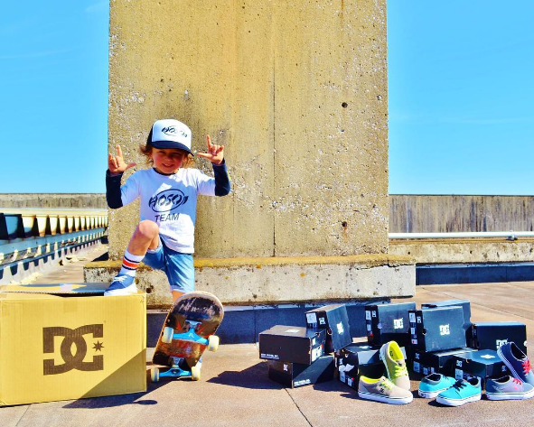 OS irmãos Sky, de oito anos, e Ocean, de cinco, fazem sucesso na internet e na TV americana com manobras radicais de skate